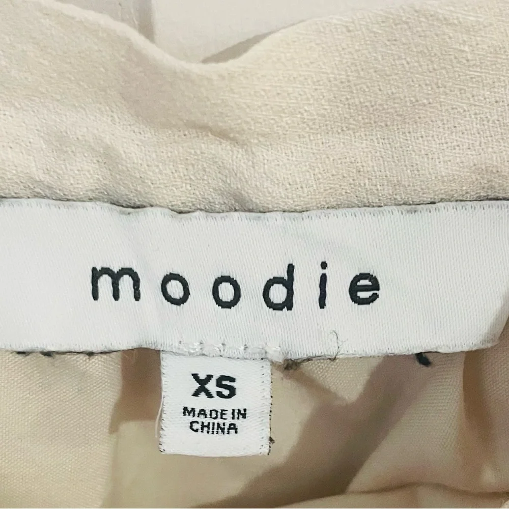 moodie yellow cream